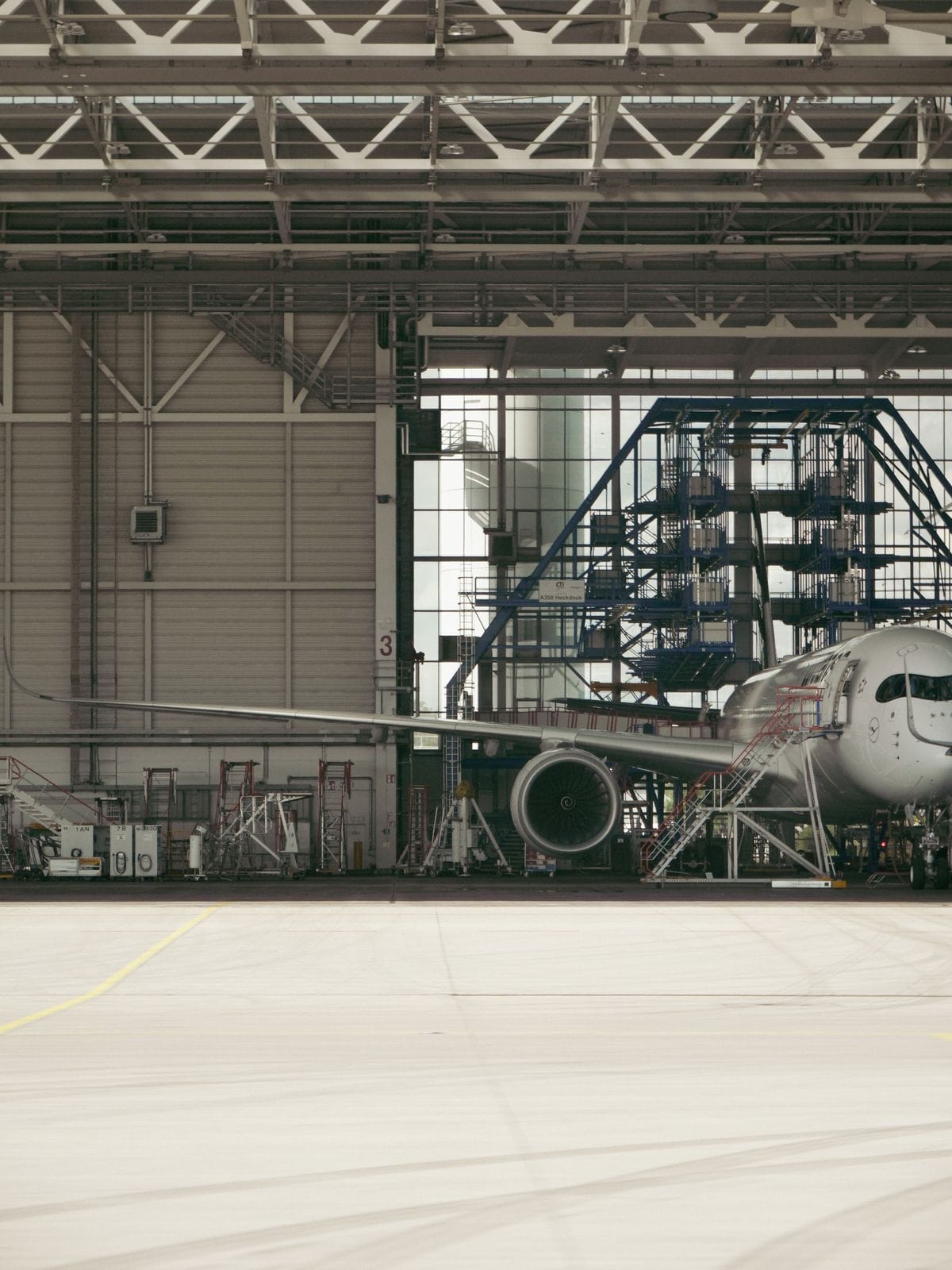 Hydraulic cylinder and ground support equipment repair for aviation